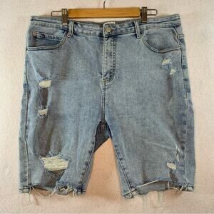 White Birch Womens Jean Shorts Sz 2XL Distressed Light Wash Raw Hem‎ 9" Inseam